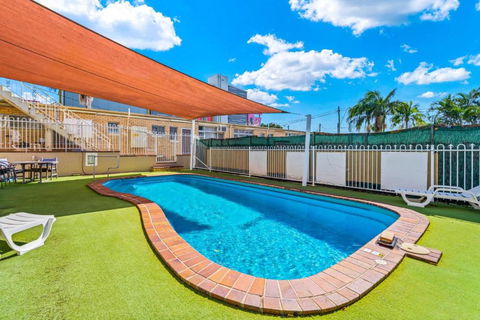 Paramount Motel - Sunshine Coast Tourism 2