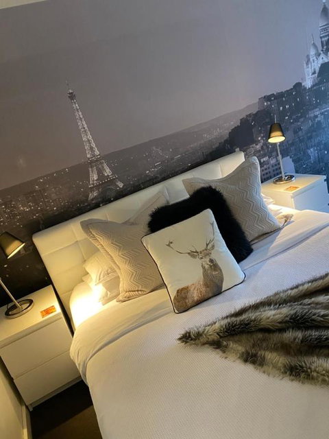 Paris Lorne - Sunshine Coast Tourism 1