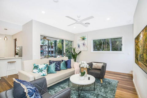 Park Avenue Townhouse Retreat Brisbane Sleeps 10 - Holiday Sunshine Coast 3