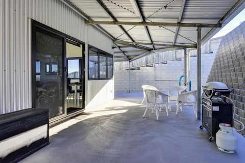 Park Beach Retreat - Holiday Sunshine Coast 1