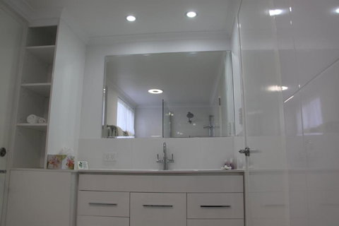 Park View Motel - Sunshine Coast Tourism 3