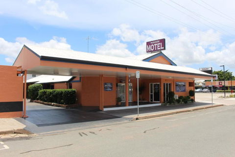 Parkside Motel Ayr - Holiday Sunshine Coast 0