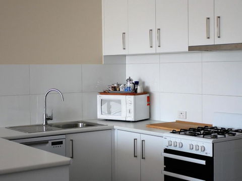 Parkview Motor Inn And Apartments - Sunshine Coast Tourism 1