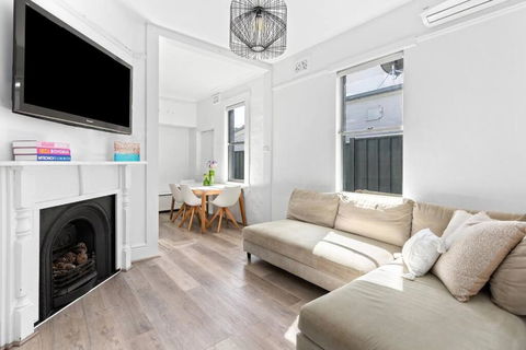 Peaceful 2 Bedroom With Private Backyard And BBQ - Holiday Sunshine Coast 2