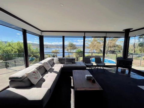 Peaceful House With Great Ocean & Mountain View - Holiday Sunshine Coast 0
