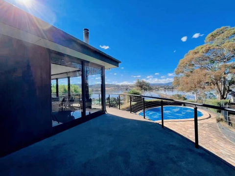 Peaceful House With Great Ocean & Mountain View - Holiday Sunshine Coast 1