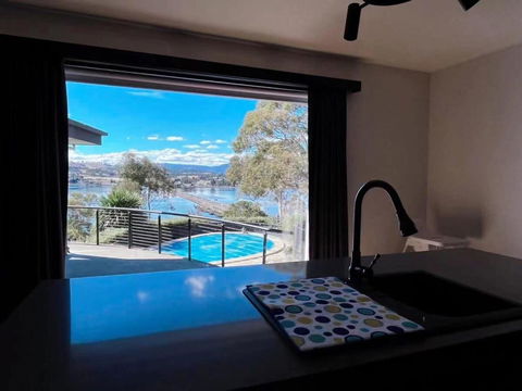 Peaceful House With Great Ocean & Mountain View - Holiday Sunshine Coast 2