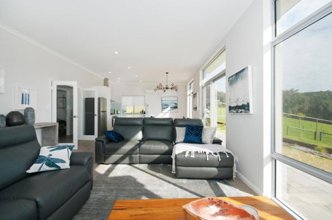 Peaceful Ridge Resort - Sunshine Coast Tourism 3