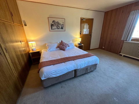 Peer Gynt Ski Lodge - Sunshine Coast Tourism 2