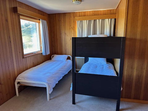 Peer Gynt Ski Lodge - Sunshine Coast Tourism 3