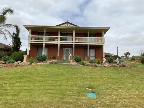 Pelican Retreat - Corporate / Tradie / Family - Sunshine Coast Tourism 1