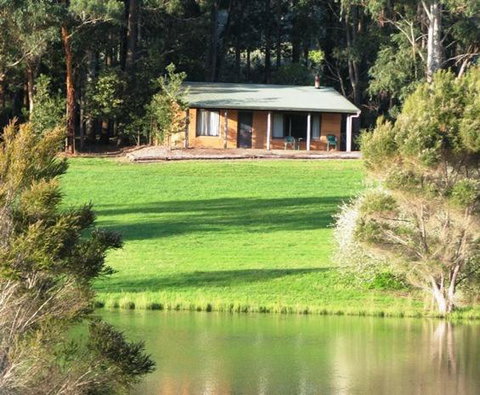 Pemberton Lake View Chalets - Sunshine Coast Tourism 3