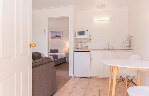 Penola Coonawarra Caravan Park - Holiday Sunshine Coast 3