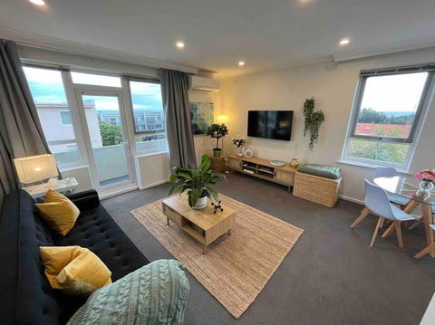 Penthouse In Sandringham With Panoramic Bay Views - Holiday Sunshine Coast 0