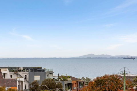 Penthouse In Sandringham With Panoramic Bay Views - Holiday Sunshine Coast 1