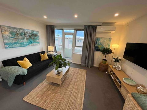 Penthouse In Sandringham With Panoramic Bay Views - Holiday Sunshine Coast 3