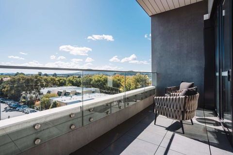 Perfect Located 1-Bed With Great Views & Parking - Sunshine Coast Tourism 1