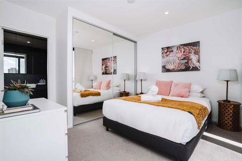 Perfect Located 1-Bed With Great Views & Parking - Sunshine Coast Tourism 3
