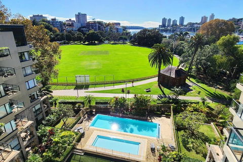 Penthouse With Private Terrace, Parking + 2 Pools - Sunshine Coast Tourism 3