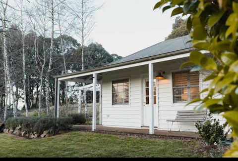 Peony Farm Pink Cottage - Sunshine Coast Tourism 1