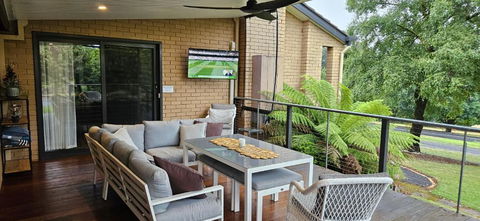 Perfect Country Home - Sunshine Coast Tourism 3