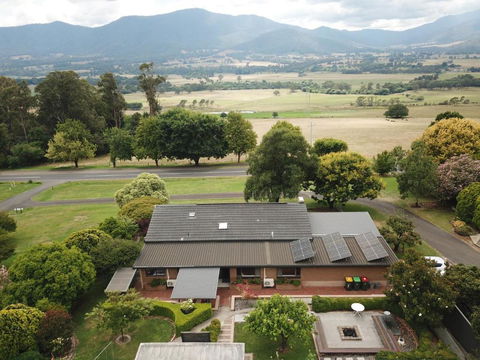 Perfect Country Home - Sunshine Coast Tourism 1