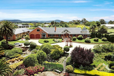 Perfect Entertainer-s Home With Pool - Sunshine Coast Tourism 0