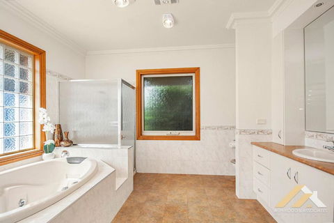 Perfect Entertainer-s Home With Pool - Sunshine Coast Tourism 2