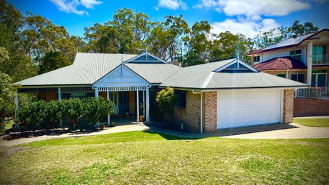 Perfect North Brisbane Retreat 4 Bed - Sunshine Coast Tourism 0