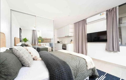 PERFECT STAY 2MIN By WALK TO THE BEACH FREE PARKING - Sunshine Coast Tourism 1