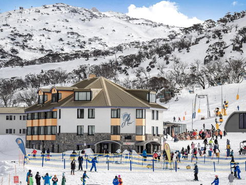 Perisher Manor Hotel - Sunshine Coast Tourism 0