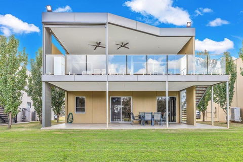 Perricoota Waters - Echuca Holiday Homes - Holiday Sunshine Coast 1