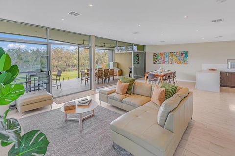 Perricoota Waters - Echuca Holiday Homes - Holiday Sunshine Coast 3