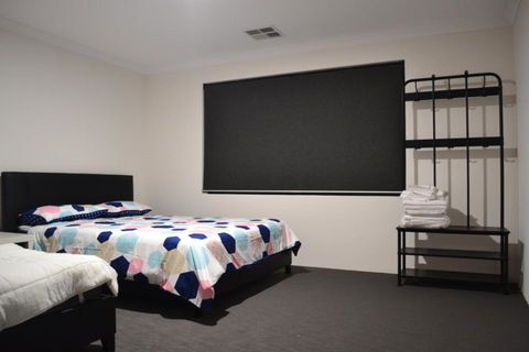 Perth Urban Lodge - Holiday Sunshine Coast 1