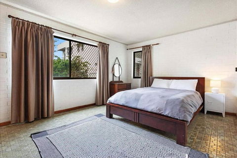 PET FRIENDLY & Super Central Retro Beach Pad! - Sunshine Coast Tourism 0