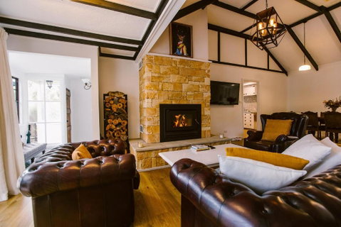 Pet-Friendly Highlands Home With Fireplace - Sunshine Coast Tourism 0