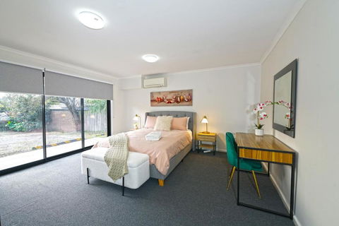 Pet Friendly Well-appointed 3BM Retreat Parking Netflix - Holiday Sunshine Coast 0