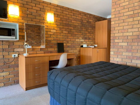 Peter Allen Motor Inn - Sunshine Coast Tourism 0