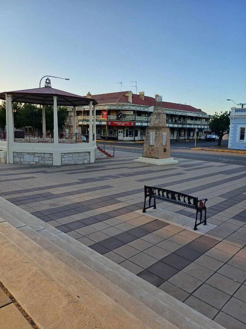 PETERBOROUGH HOTEL - Sunshine Coast Tourism 1