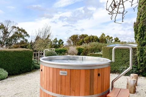 Petite Chateau Waterfront Chateau With Hot Tub - Sunshine Coast Tourism 3