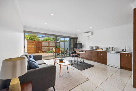 Petite Retreat - Sunshine Coast Tourism 2