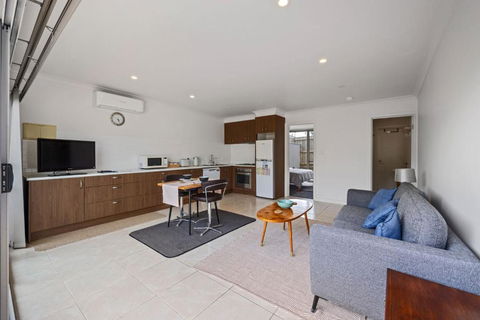 Petite Retreat - Sunshine Coast Tourism 3