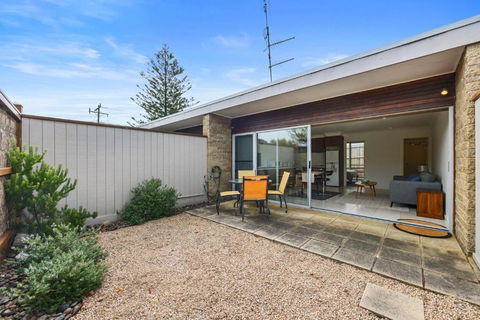 Petite Retreat - Sunshine Coast Tourism 0
