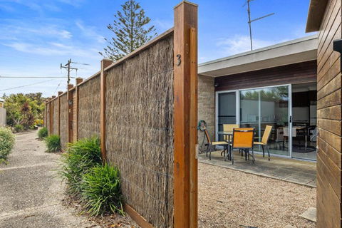 Petite Retreat - Sunshine Coast Tourism 1