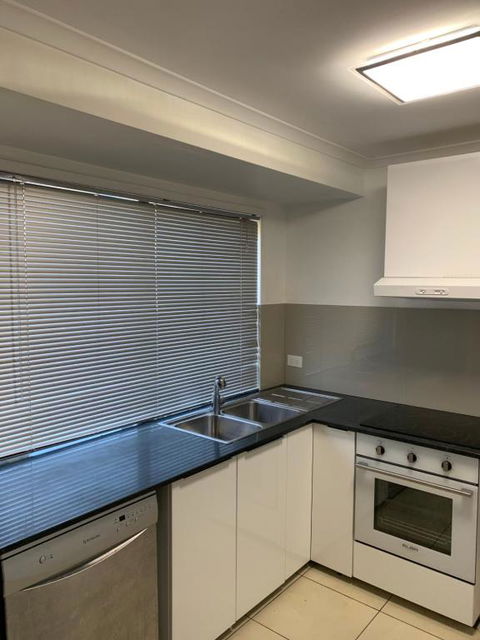 Pets Welcome Central And Convenient - Holiday Sunshine Coast 1