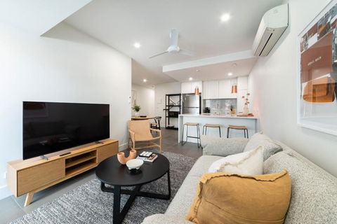 Piccolo By The Beach - Holiday Sunshine Coast 0
