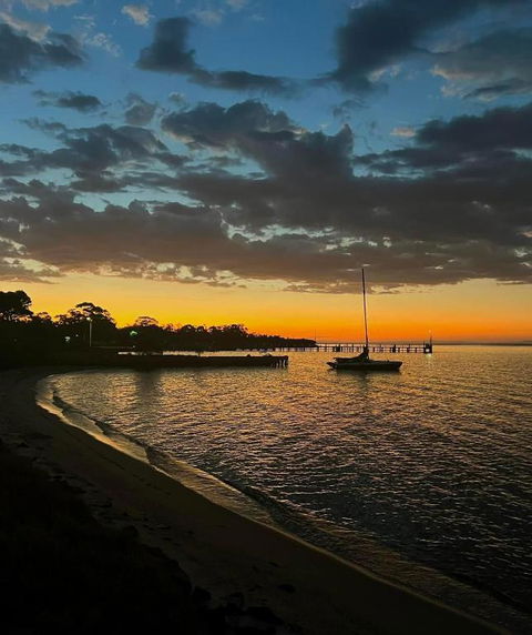 Picturesque Lakeside Getaway: Views, Beach, Park - Sunshine Coast Tourism 1