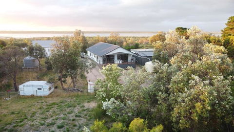 PIECE OF PARADISE, Huge 4 Bedroom Haven - Sunshine Coast Tourism 3