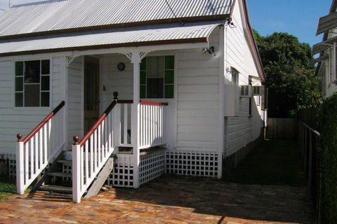 Pine Cottage - Sunshine Coast Tourism 0