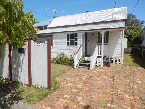 Pine Cottage - Sunshine Coast Tourism 2